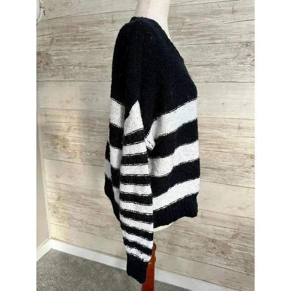 Harley Davidson Knit Oversized Black and White Striped Pullover Sweater Sz S - Picture 3 of 6
